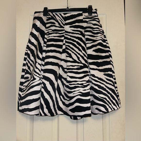 Express Design Studio Pleated Skirt - Picture 4 of 8